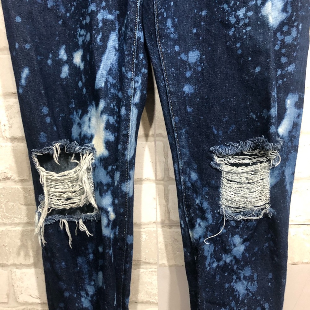 Cuffed Distressed Adjustable Bleached Overalls - image 4